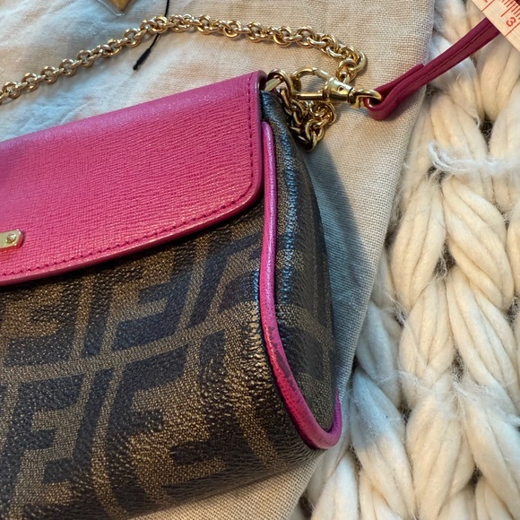 Authentic FENDI 2015 Zucca Pink cyclamin & Tobacco
Mini Pouch wt box and tags - Picture 12 of 16